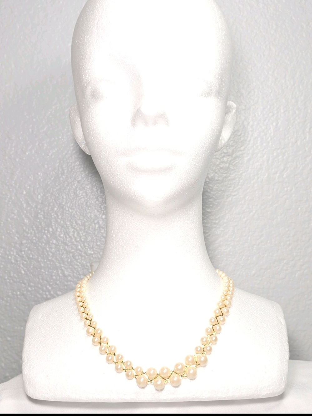 Classic Pearl Beaded Necklace in Cream